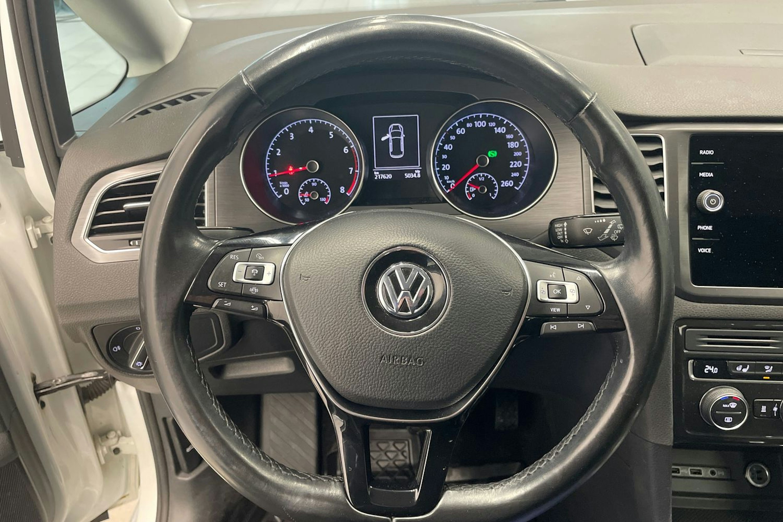 Valkoinen Volkswagen GOLF SPORTSVAN 2020 kuva 14.