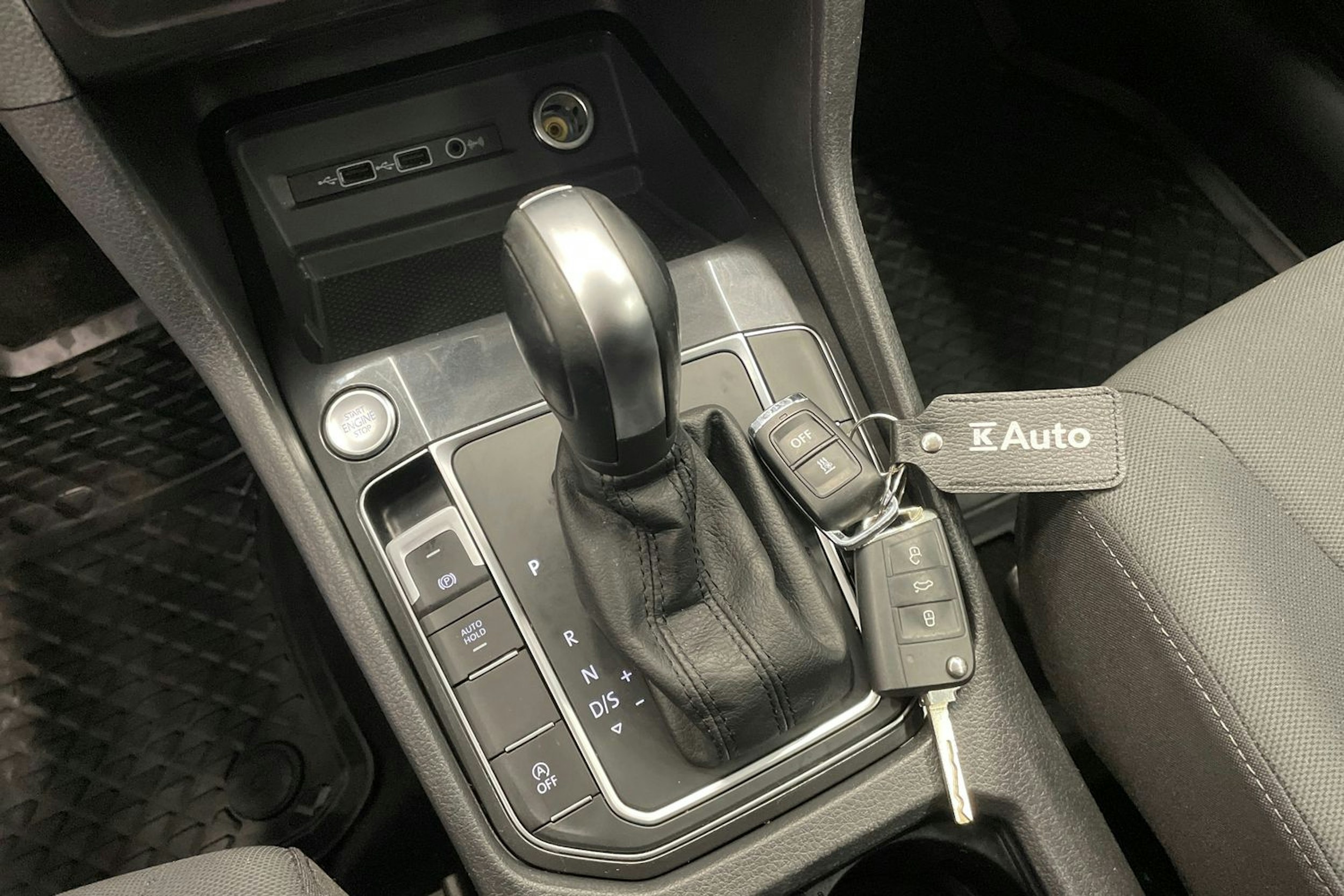 Valkoinen Volkswagen GOLF SPORTSVAN 2020 kuva 17.