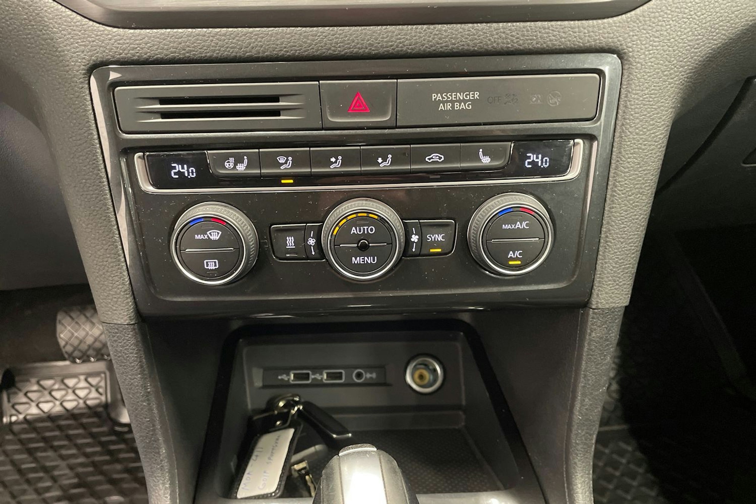 Valkoinen Volkswagen GOLF SPORTSVAN 2020 kuva 18.