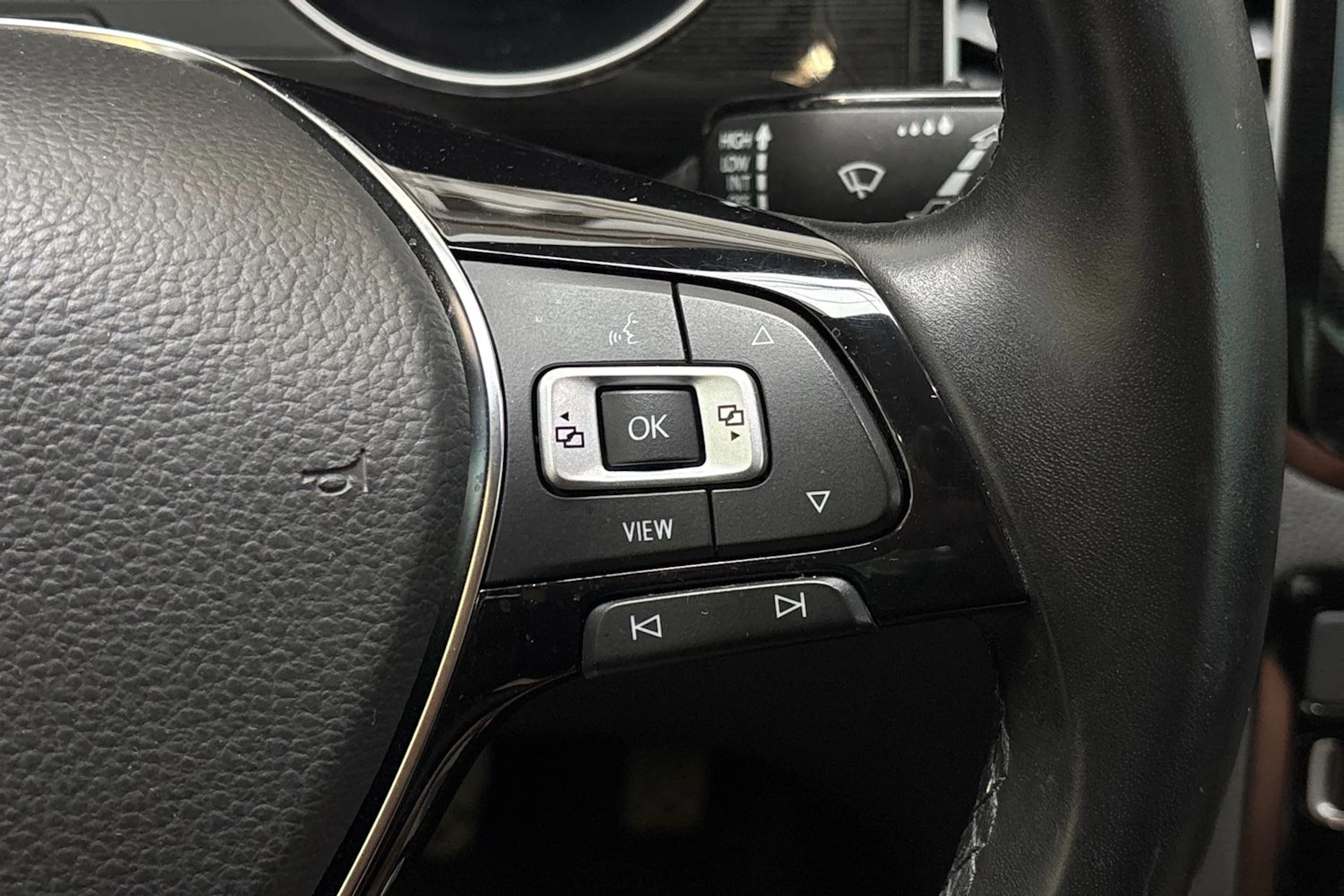 harmaa Volkswagen Golf Sportsvan 2020 kuva 14.