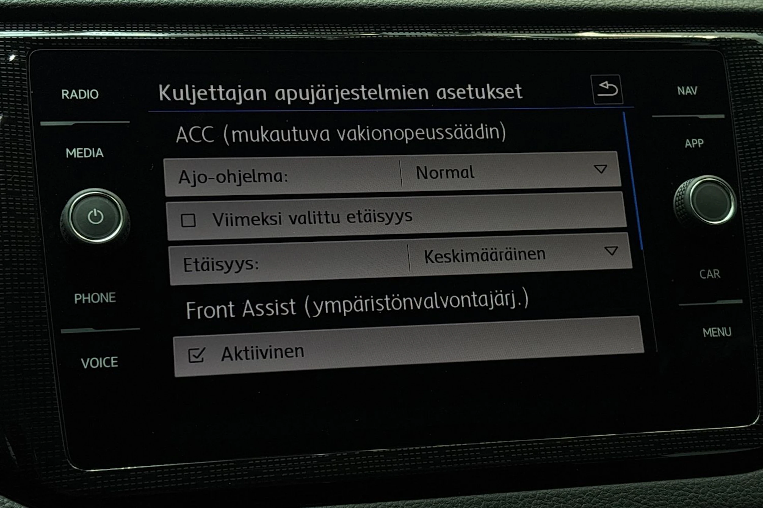 harmaa Volkswagen Golf Sportsvan 2020 kuva 18.