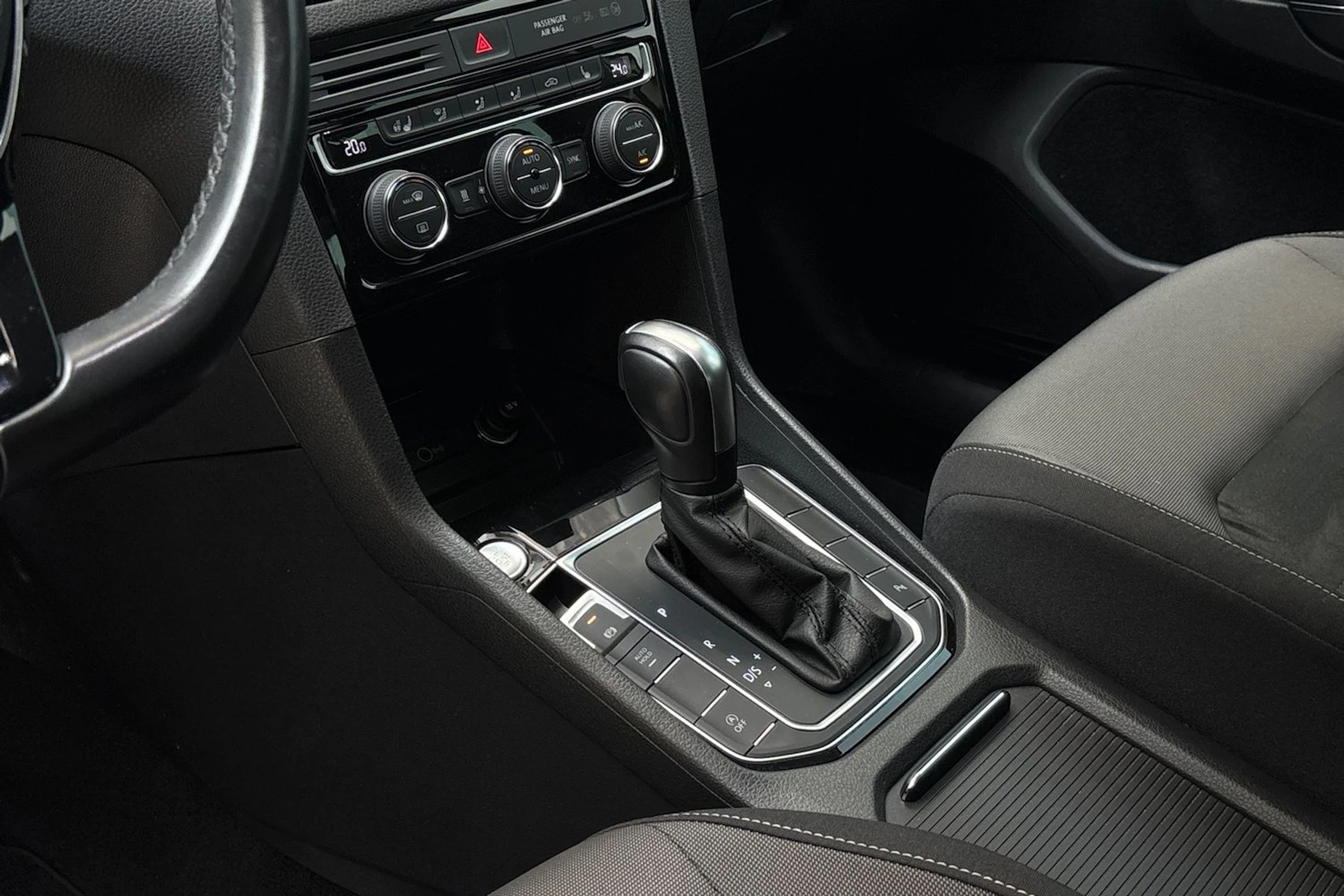 harmaa Volkswagen Golf Sportsvan 2020 kuva 23.