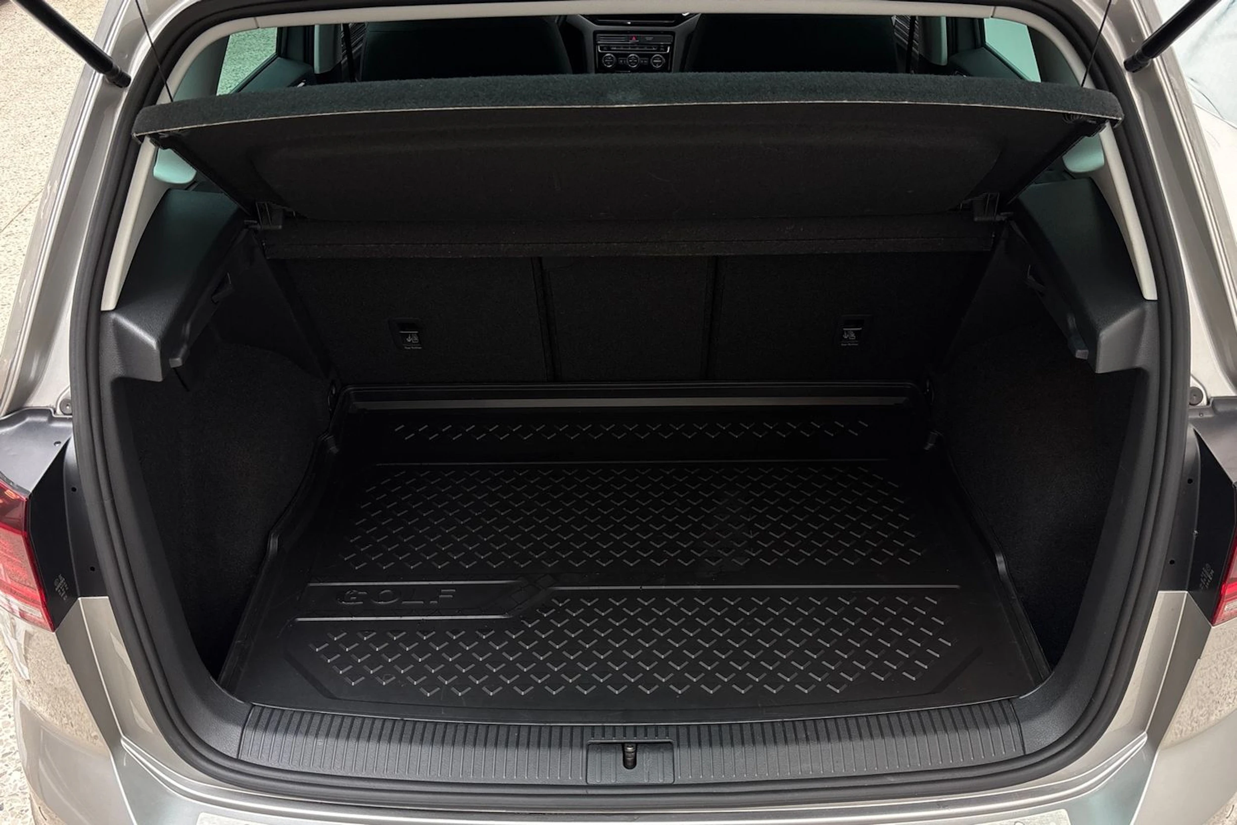 harmaa Volkswagen Golf Sportsvan 2020 kuva 25.
