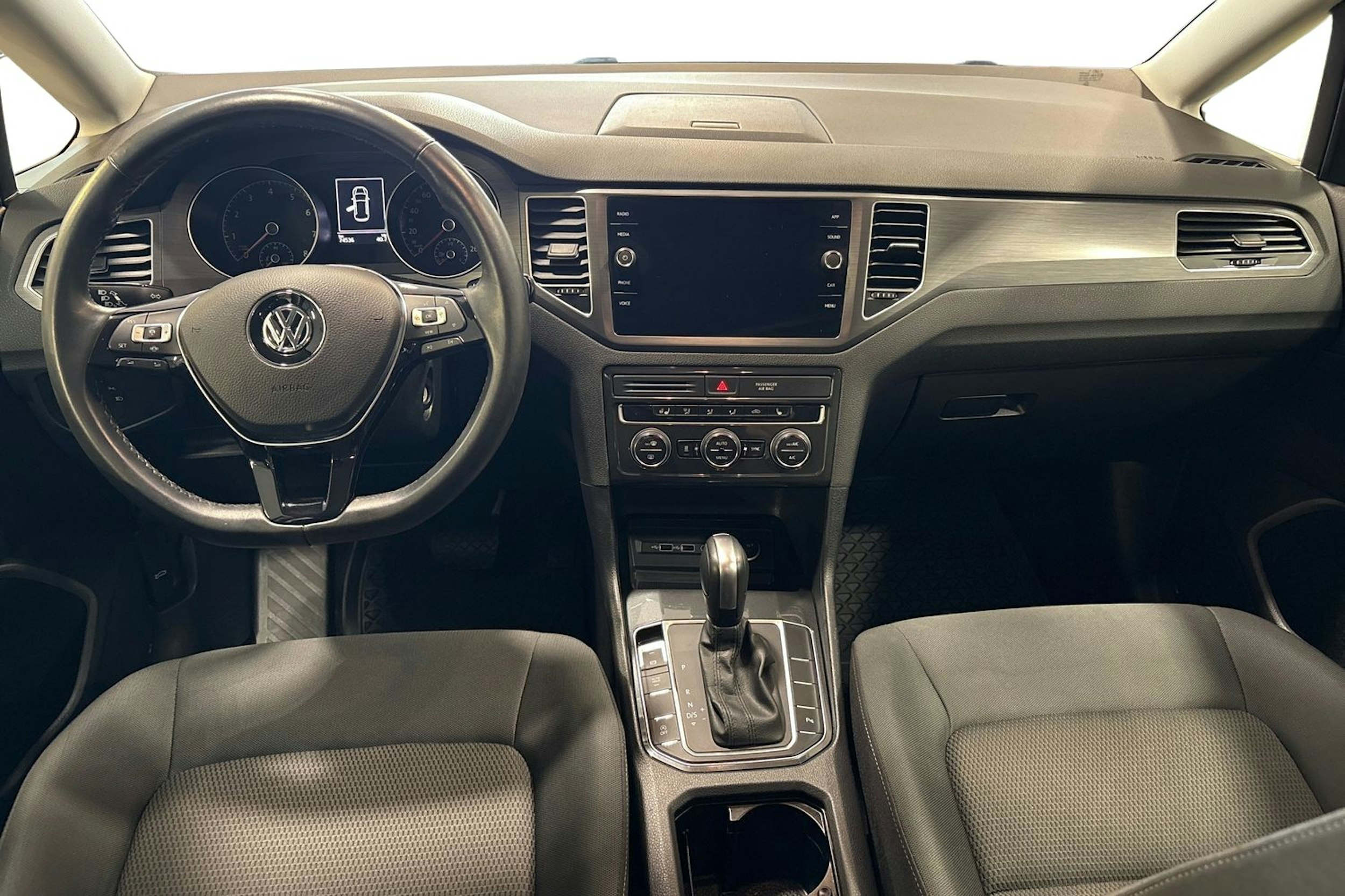 harmaa Volkswagen Golf Sportsvan 2020 kuva 7.