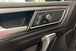 harmaa Volkswagen Golf Sportsvan 2020 kuva 12.