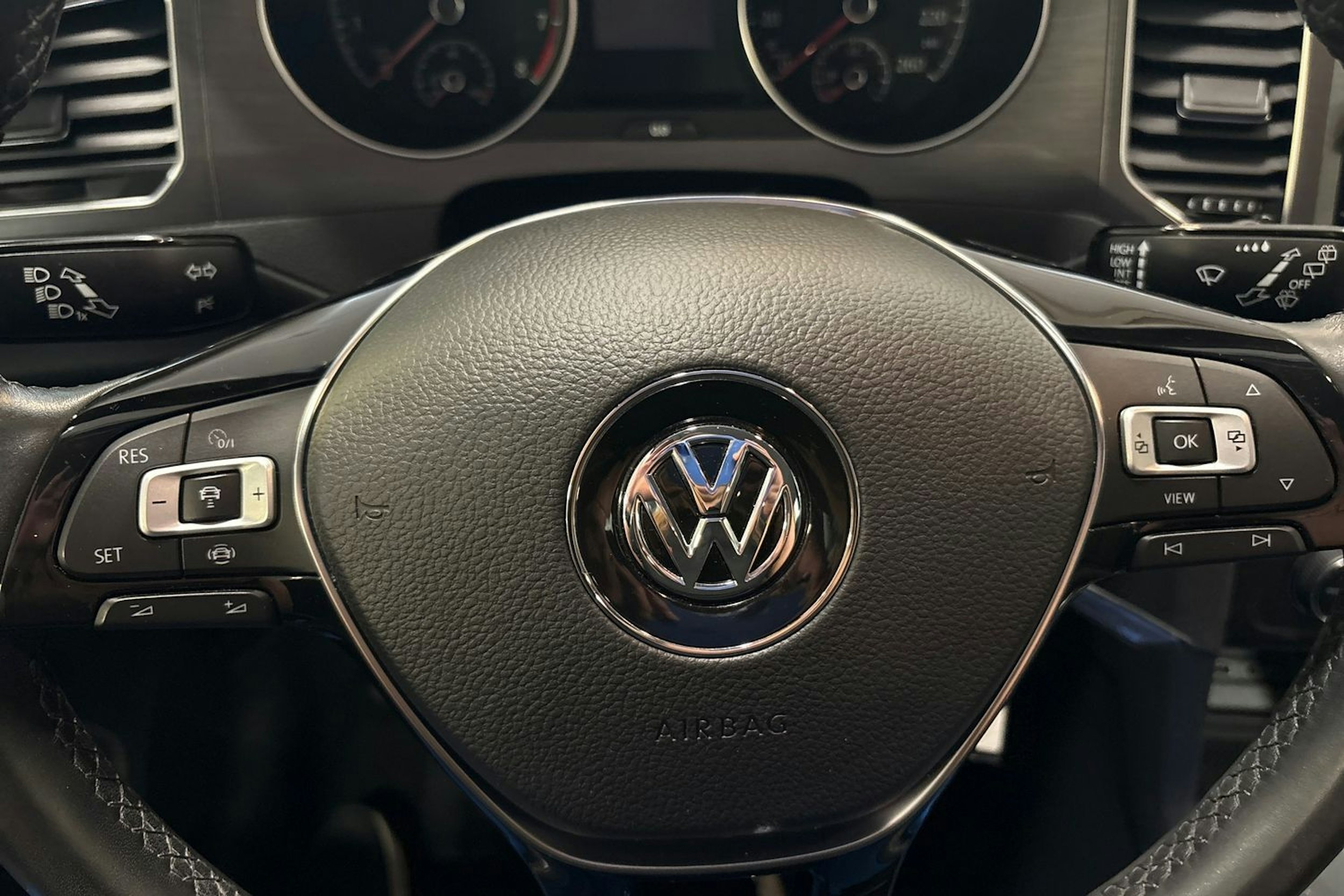harmaa Volkswagen Golf Sportsvan 2020 kuva 15.