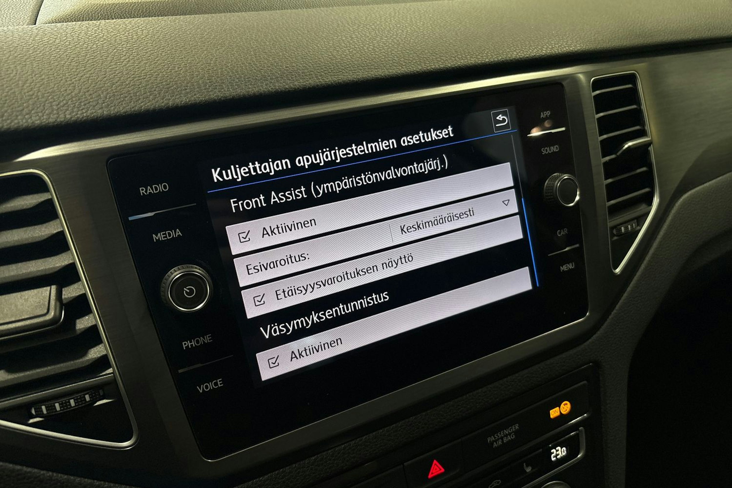 harmaa Volkswagen Golf Sportsvan 2020 kuva 16.
