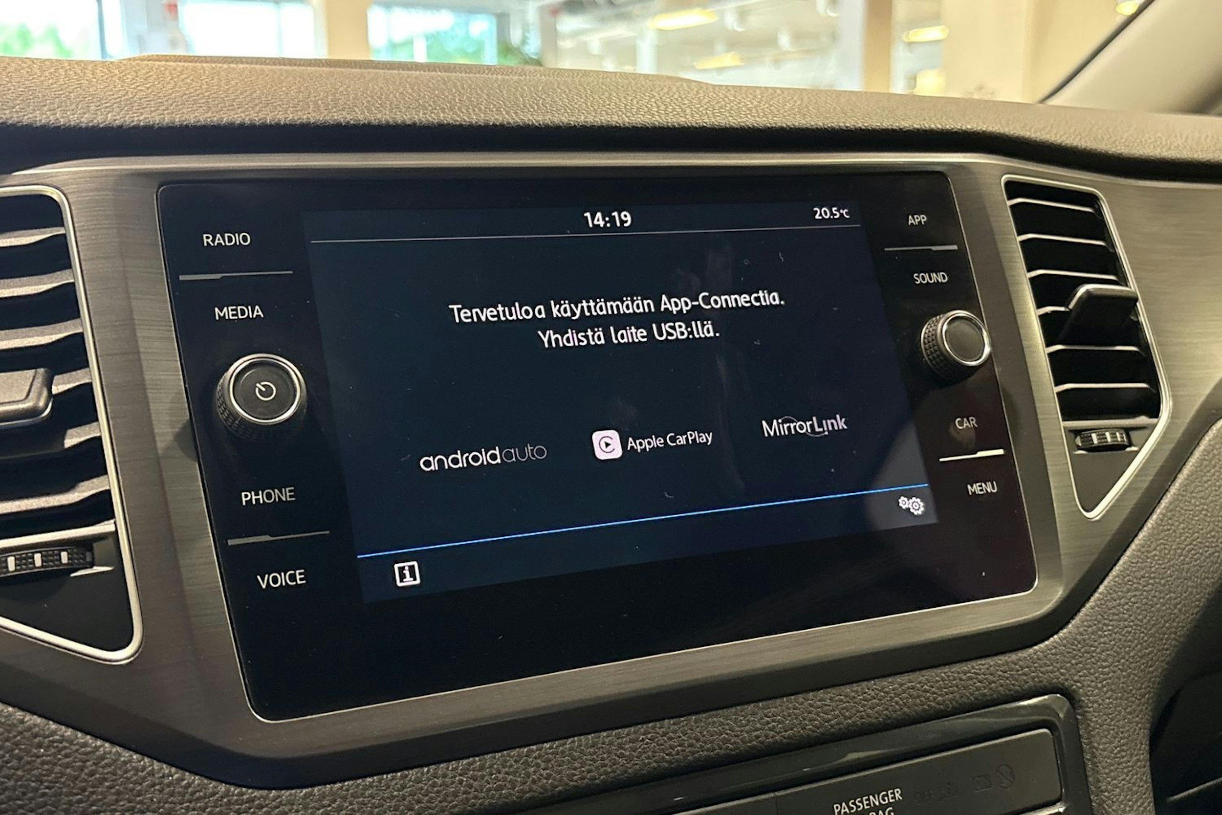 harmaa Volkswagen Golf Sportsvan 2020 kuva 17.