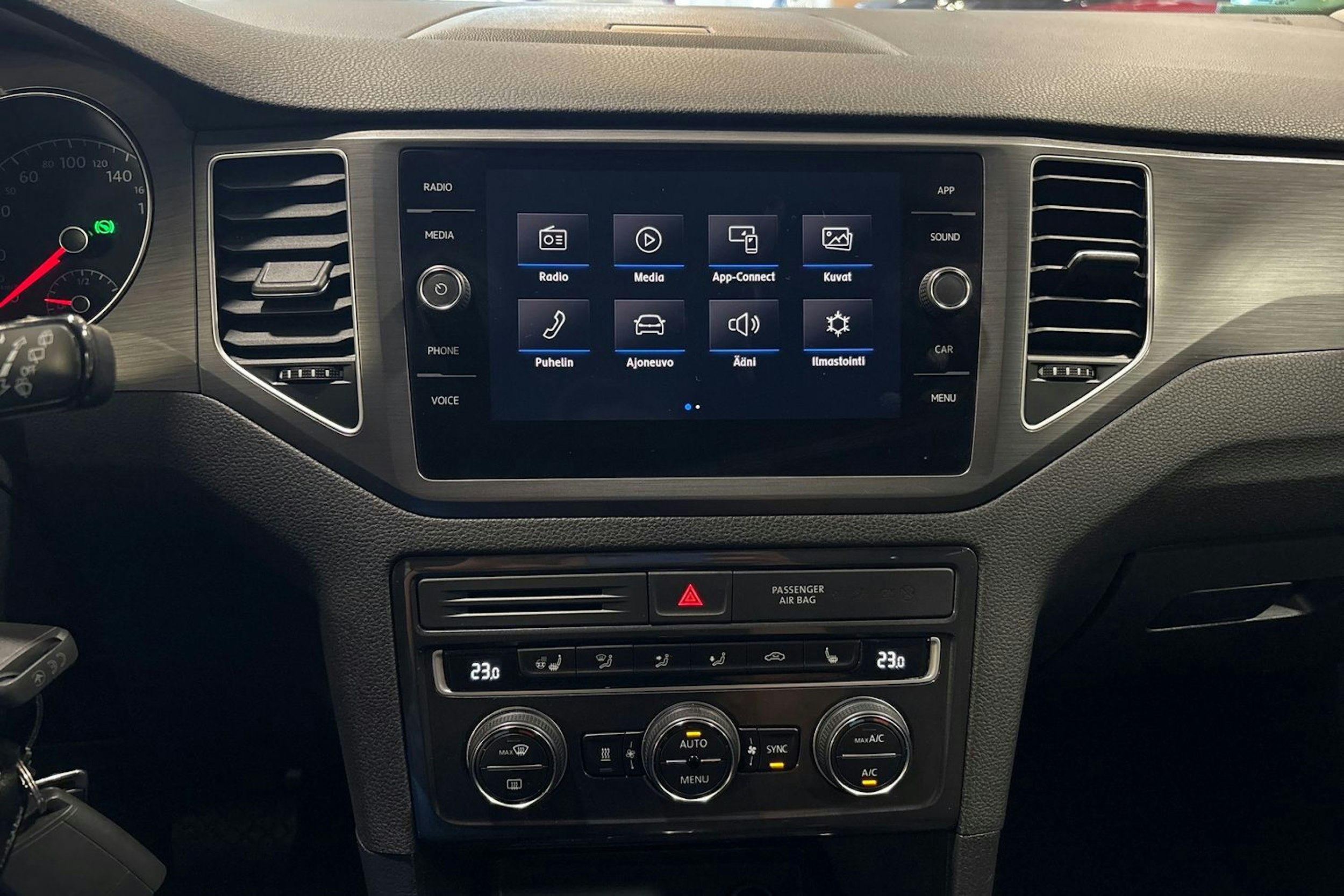 harmaa Volkswagen Golf Sportsvan 2020 kuva 18.
