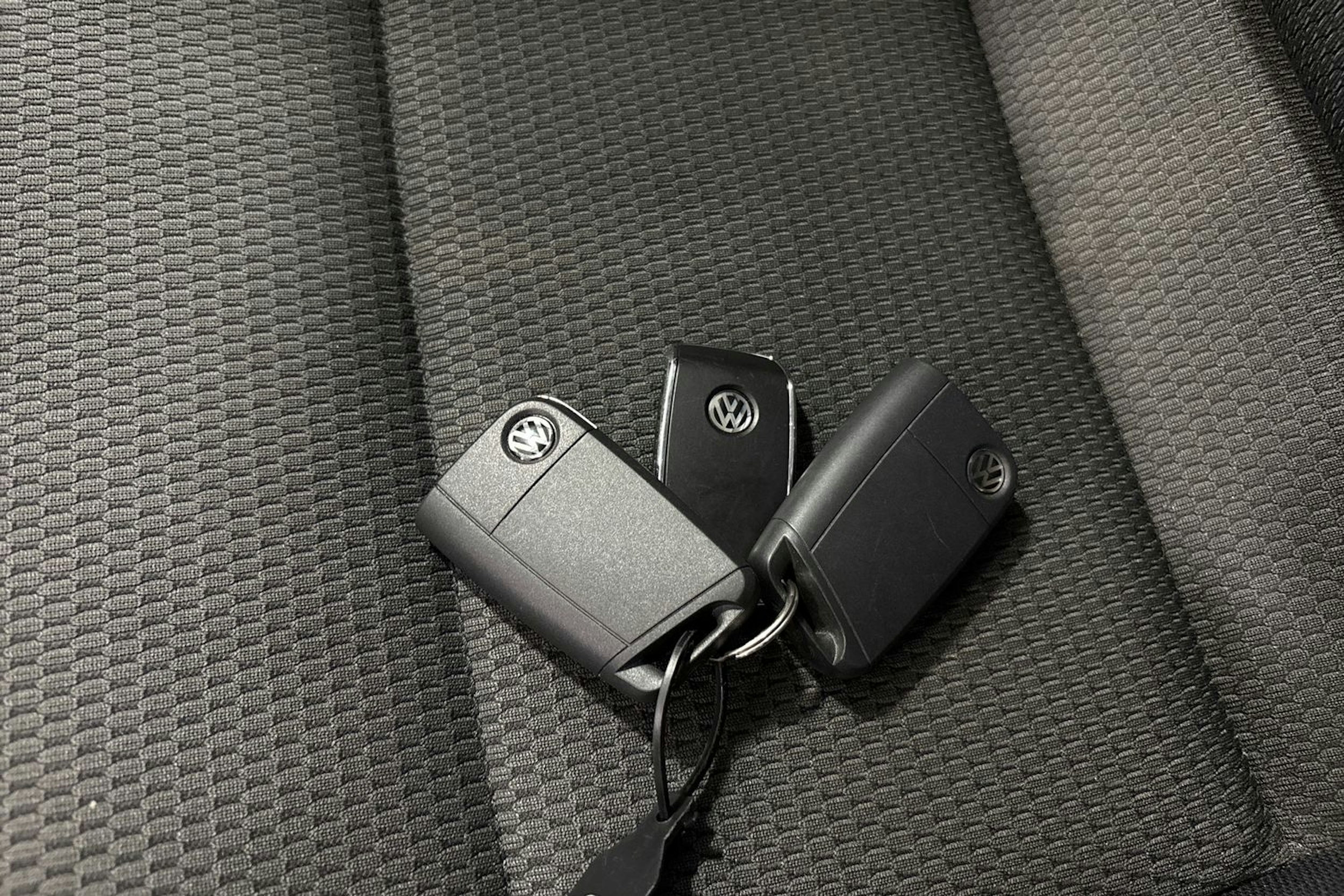 harmaa Volkswagen Golf Sportsvan 2020 kuva 20.