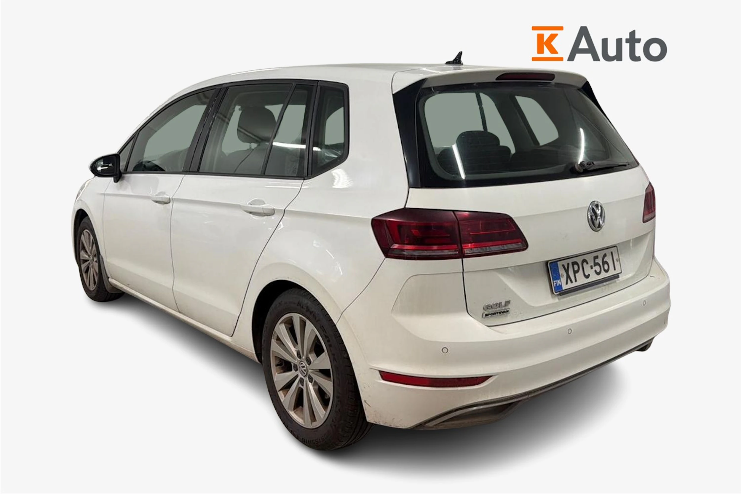 valkoinen Volkswagen Golf Sportsvan 2020 kuva 2.