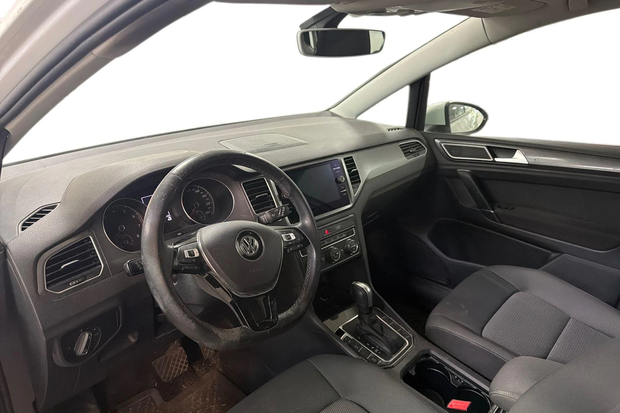 valkoinen Volkswagen Golf Sportsvan 2020 kuva 3.