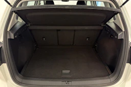 valkoinen Volkswagen Golf Sportsvan 2020 kuva 13.