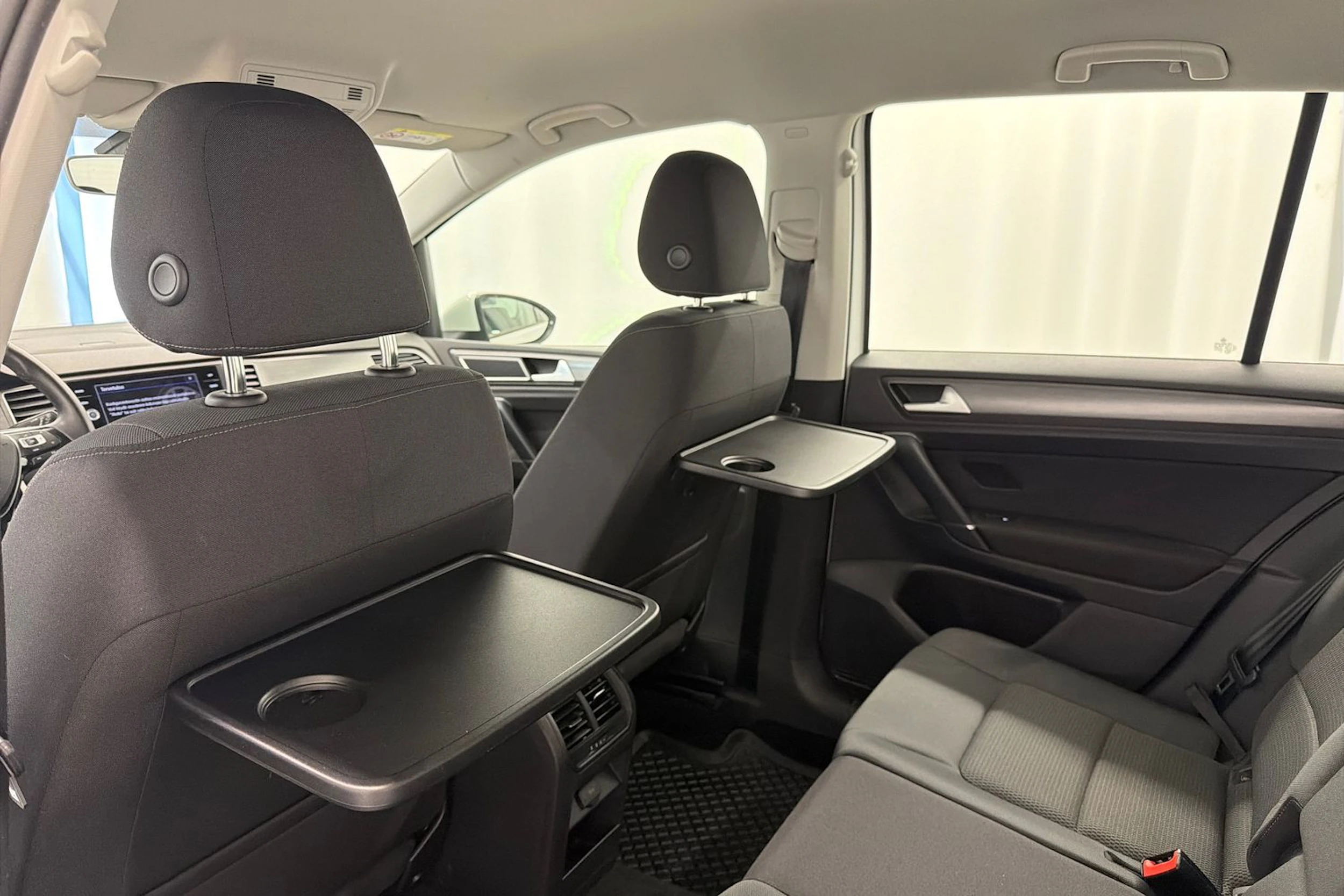 valkoinen Volkswagen Golf Sportsvan 2020 kuva 14.