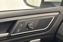 valkoinen Volkswagen Golf Sportsvan 2020 kuva 16.