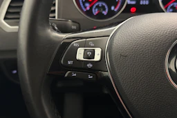 valkoinen Volkswagen Golf Sportsvan 2020 kuva 18.