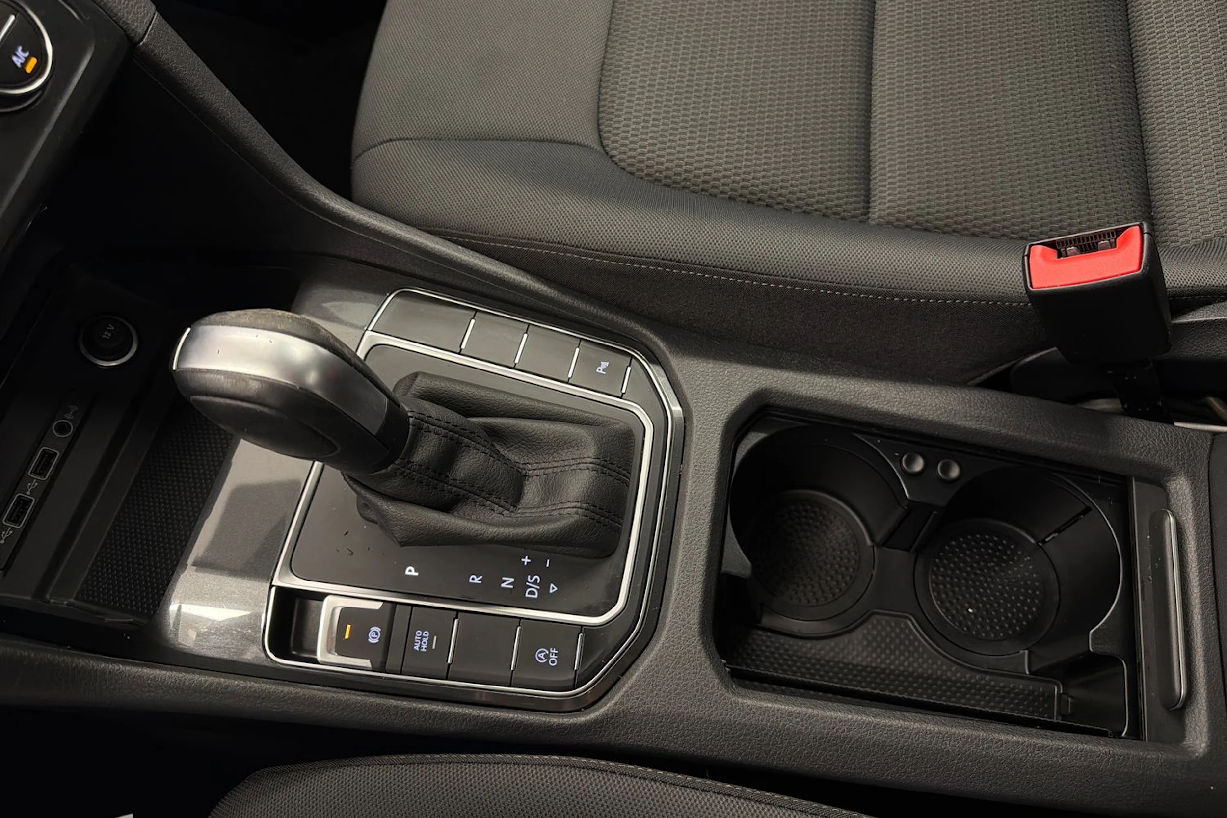 valkoinen Volkswagen Golf Sportsvan 2020 kuva 20.