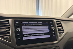 valkoinen Volkswagen Golf Sportsvan 2020 kuva 22.