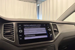 valkoinen Volkswagen Golf Sportsvan 2020 kuva 23.