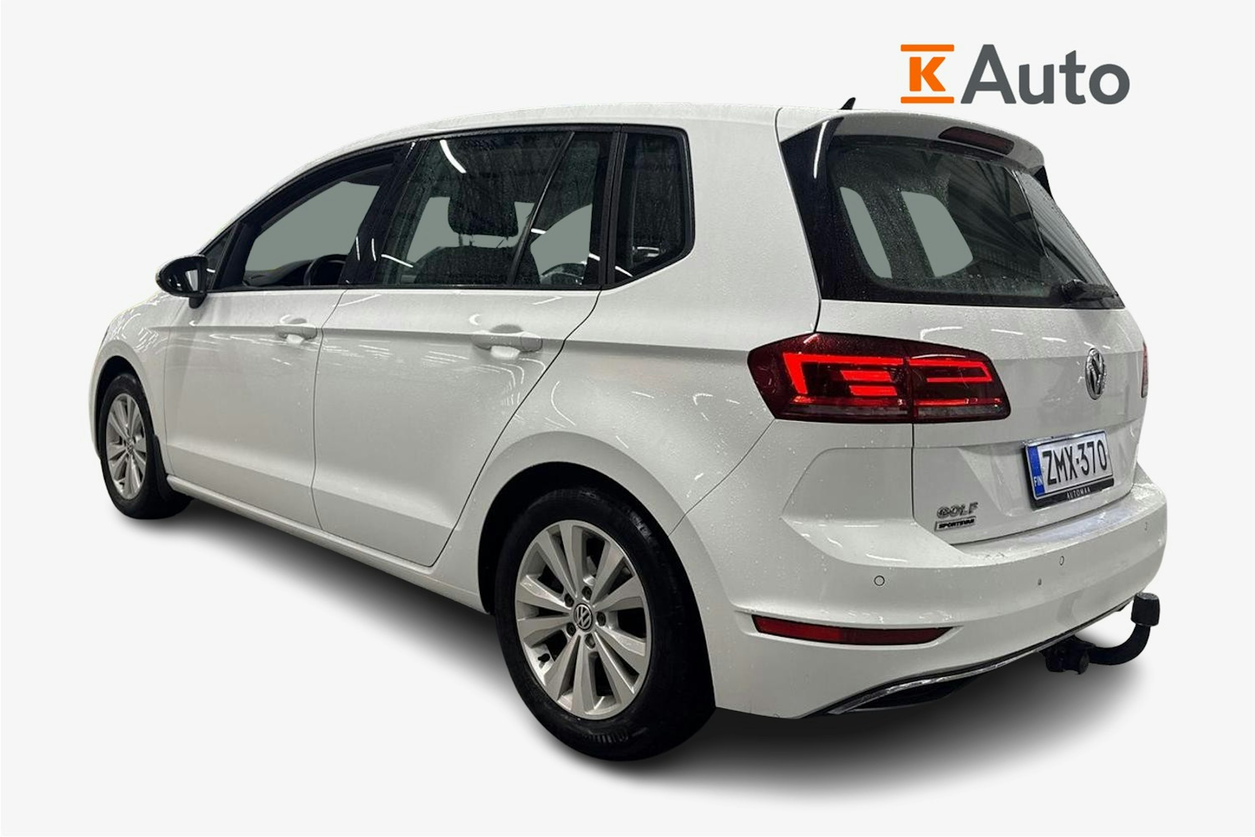 valkoinen Volkswagen Golf Sportsvan 2020 kuva 2.