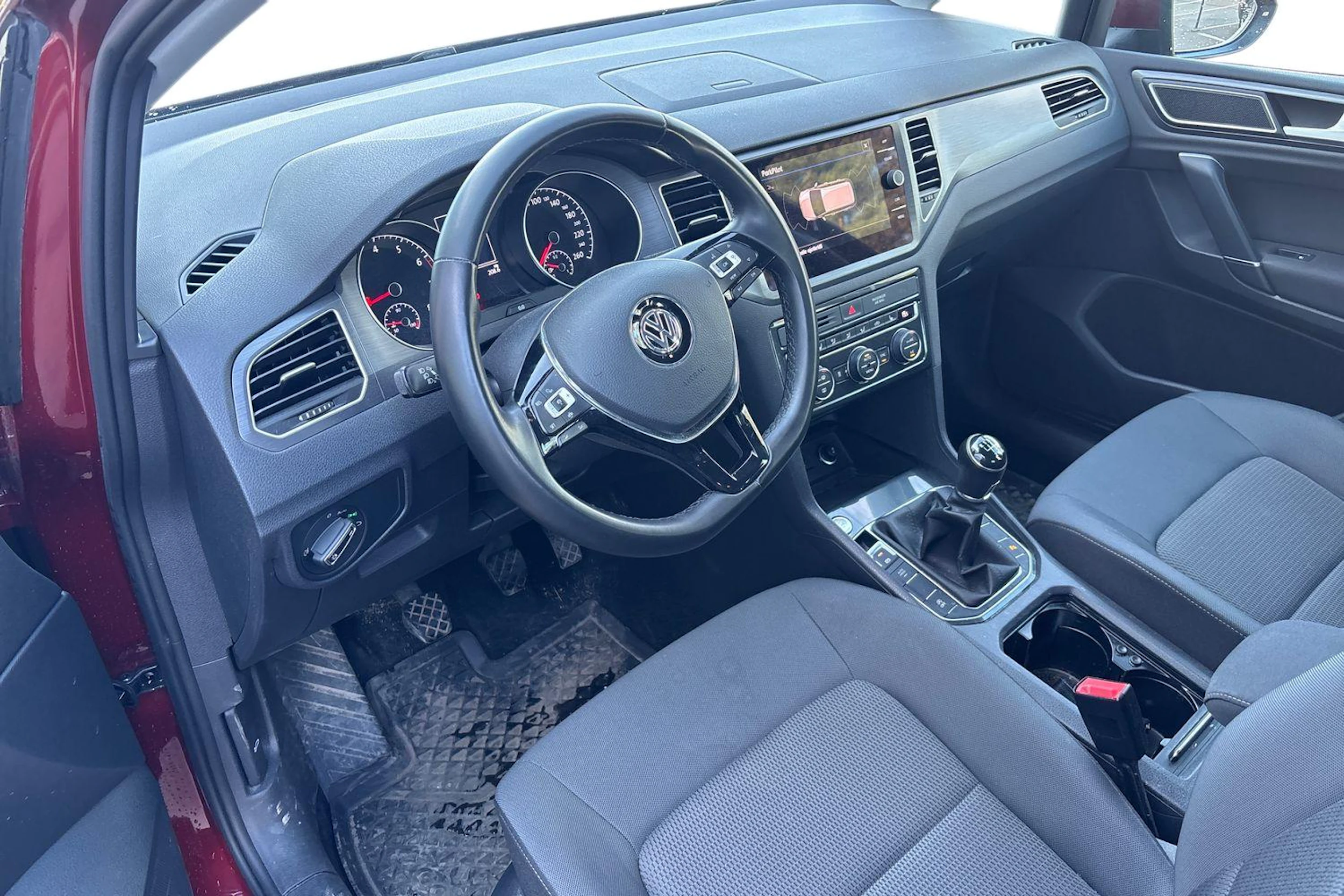 punainen Volkswagen Golf Sportsvan 2020 kuva 3.