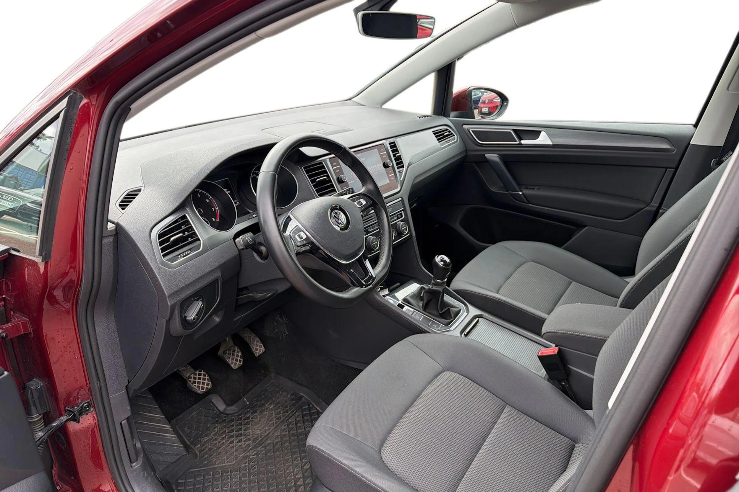 punainen Volkswagen Golf Sportsvan 2020 kuva 8.