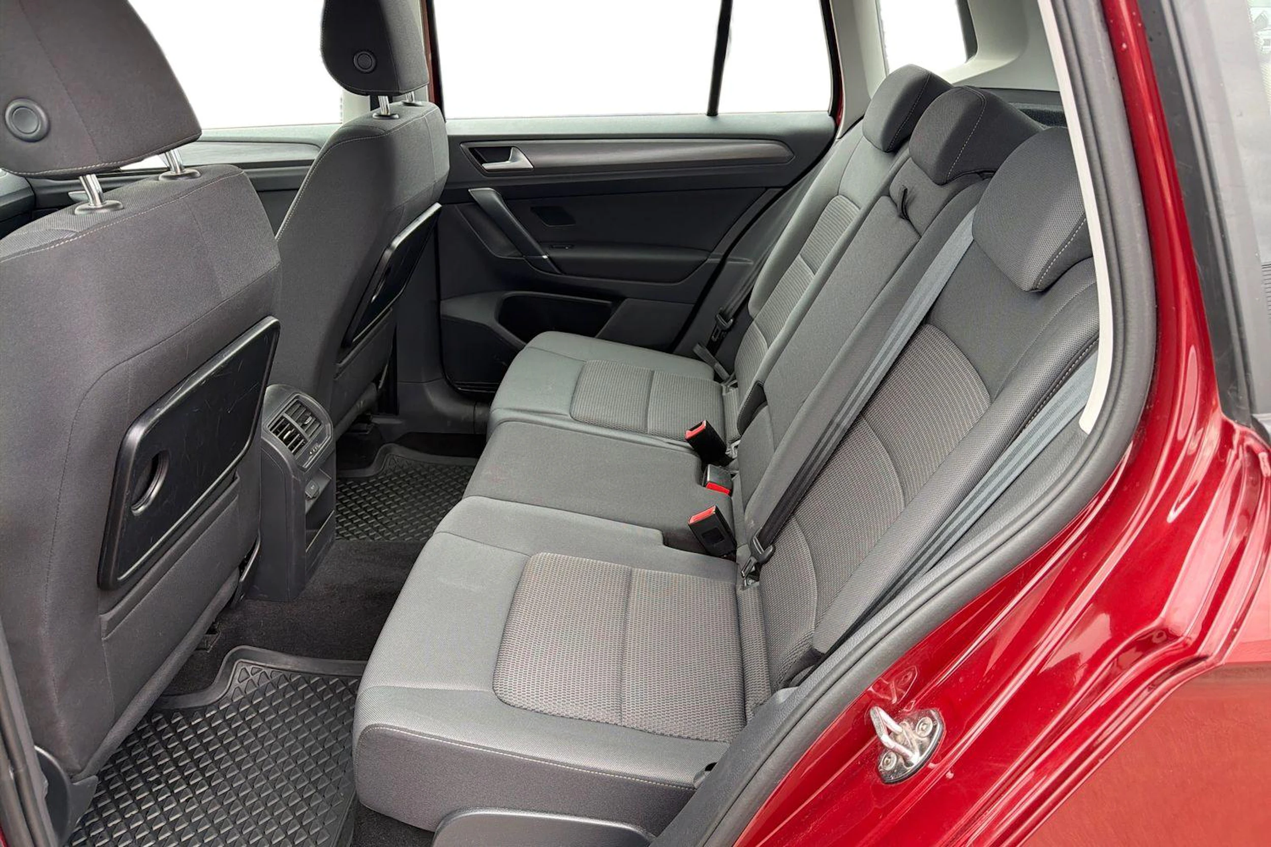 punainen Volkswagen Golf Sportsvan 2020 kuva 11.