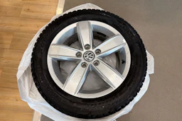 punainen Volkswagen Golf Sportsvan 2020 kuva 13.