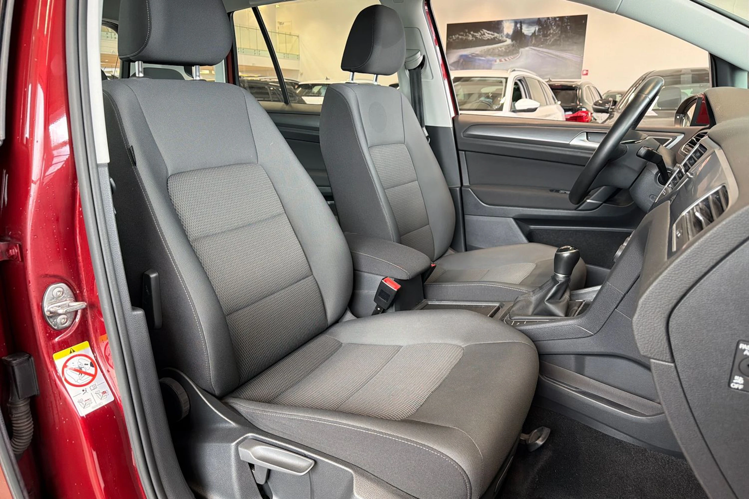 punainen Volkswagen Golf Sportsvan 2020 kuva 17.