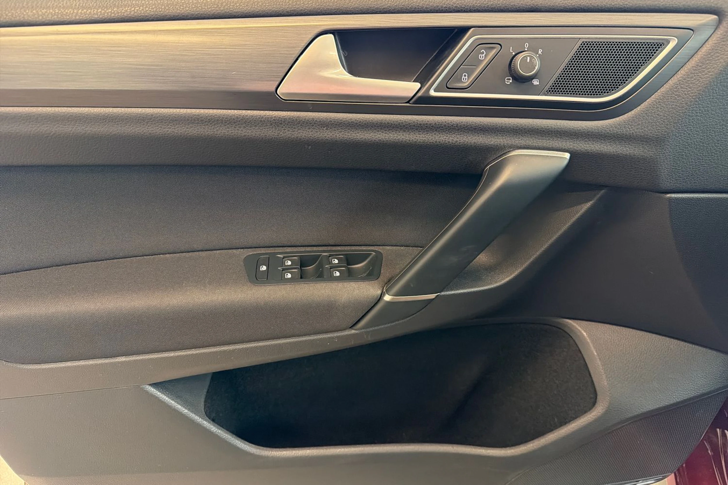 punainen Volkswagen Golf Sportsvan 2020 kuva 20.