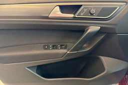 punainen Volkswagen Golf Sportsvan 2020 kuva 20.