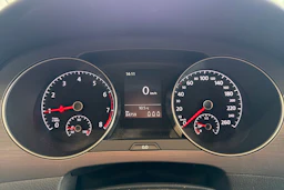 punainen Volkswagen Golf Sportsvan 2020 kuva 24.
