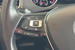punainen Volkswagen Golf Sportsvan 2020 kuva 25.