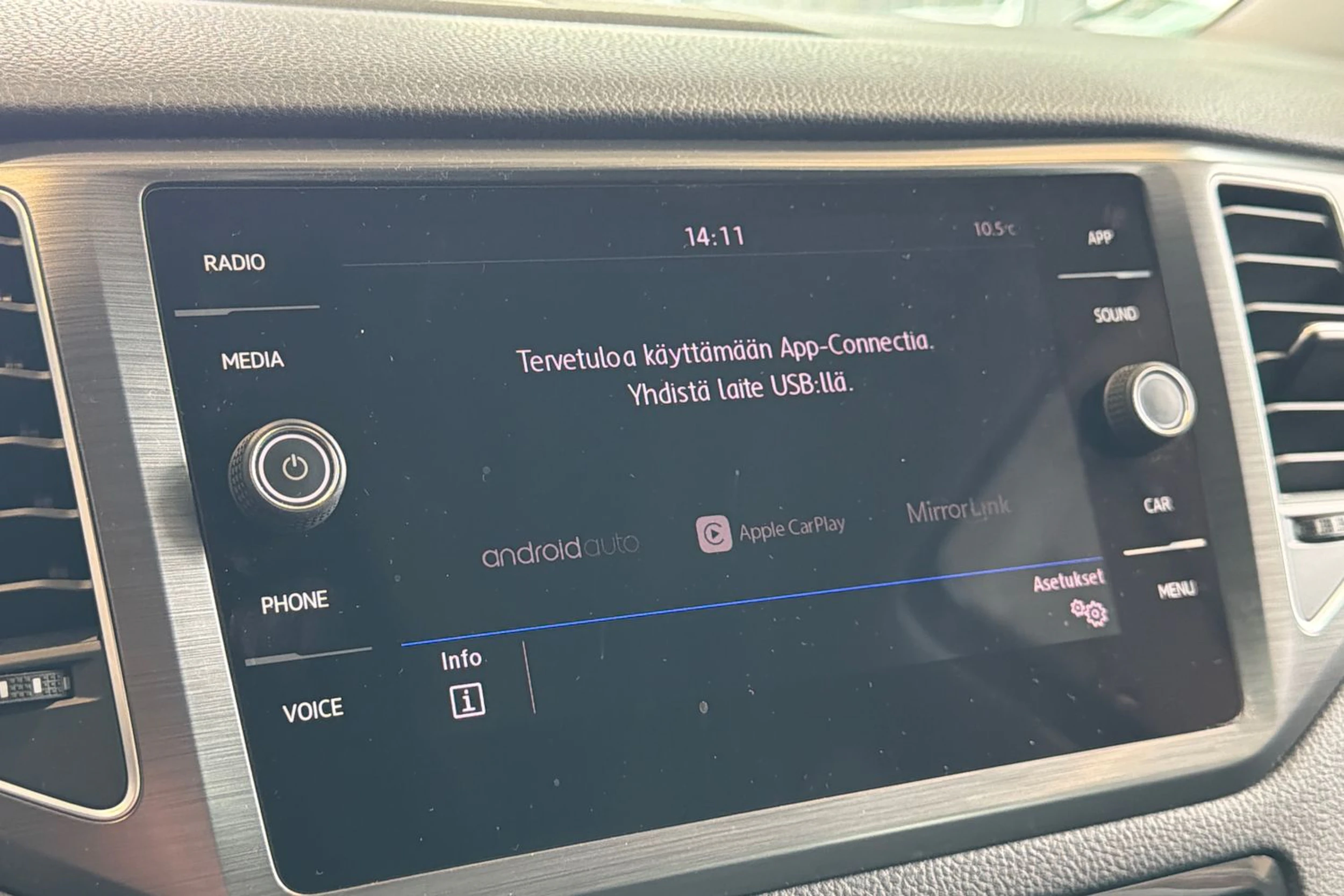 punainen Volkswagen Golf Sportsvan 2020 kuva 29.