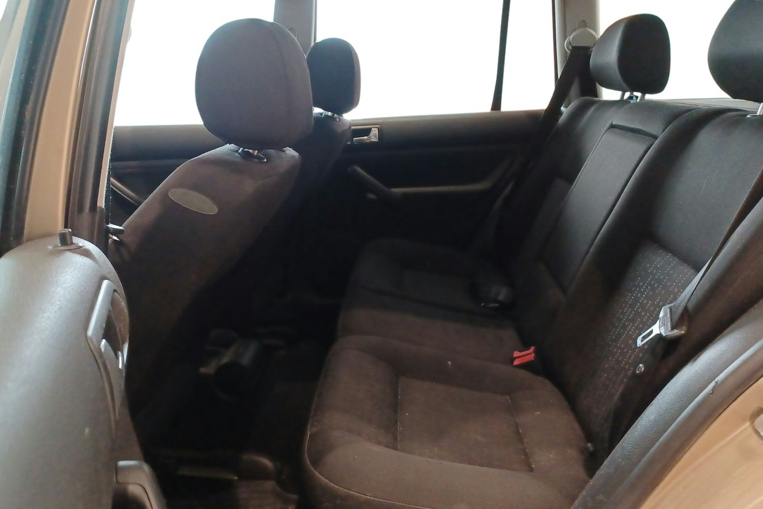 Ruskea (beige) Volkswagen Golf 2002 kuva 10.