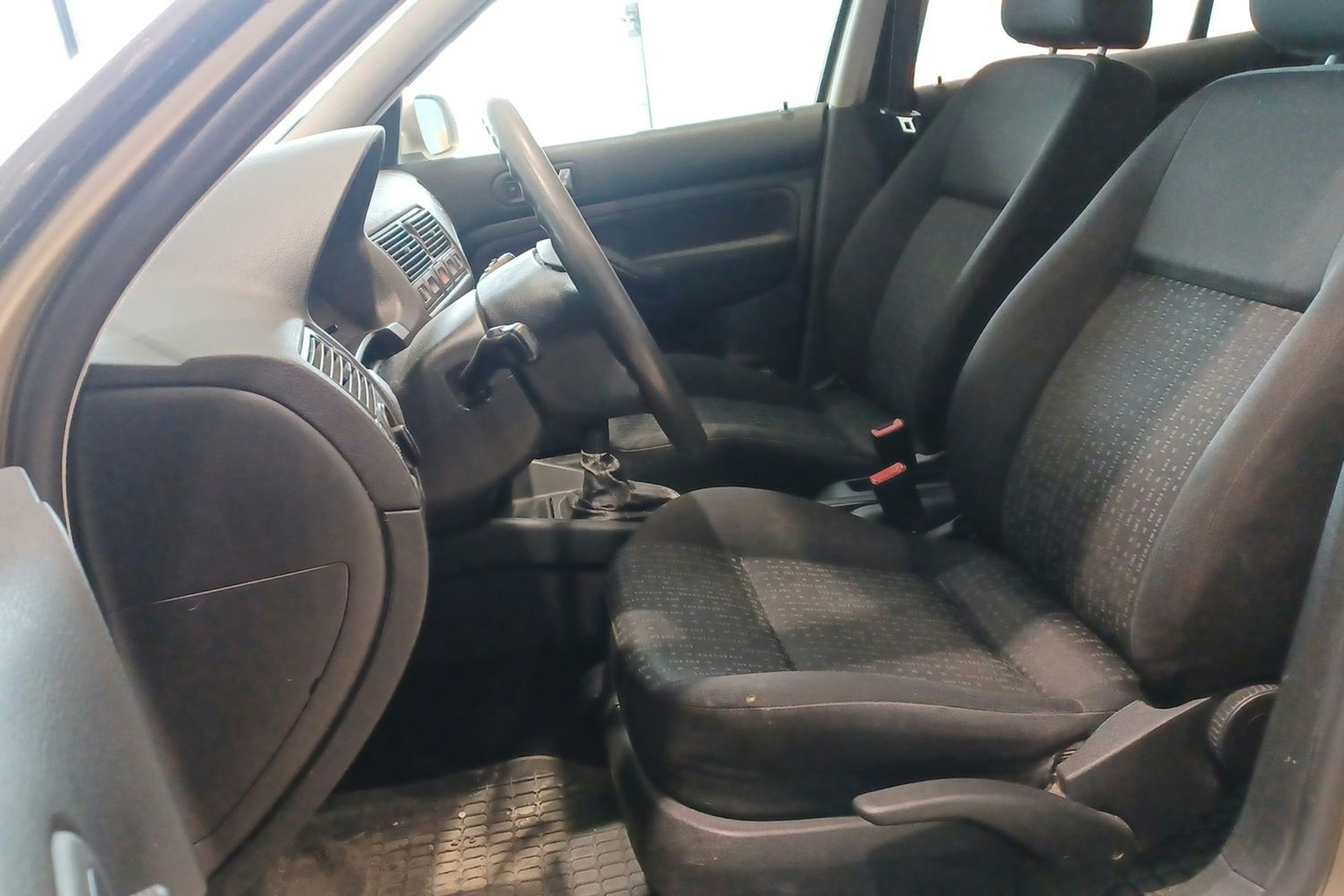 Ruskea (beige) Volkswagen Golf 2002 kuva 16.