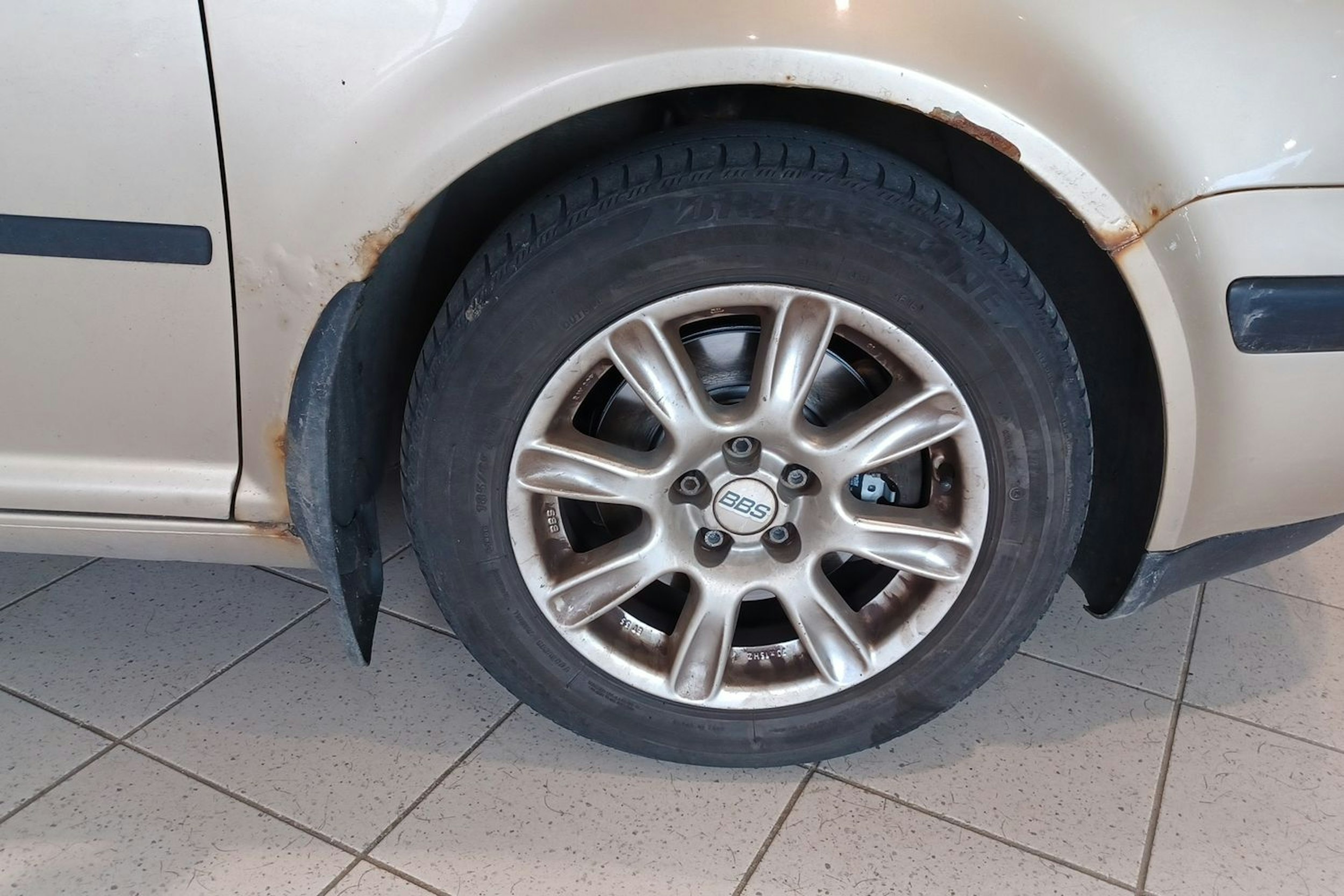 Ruskea (beige) Volkswagen Golf 2002 kuva 21.