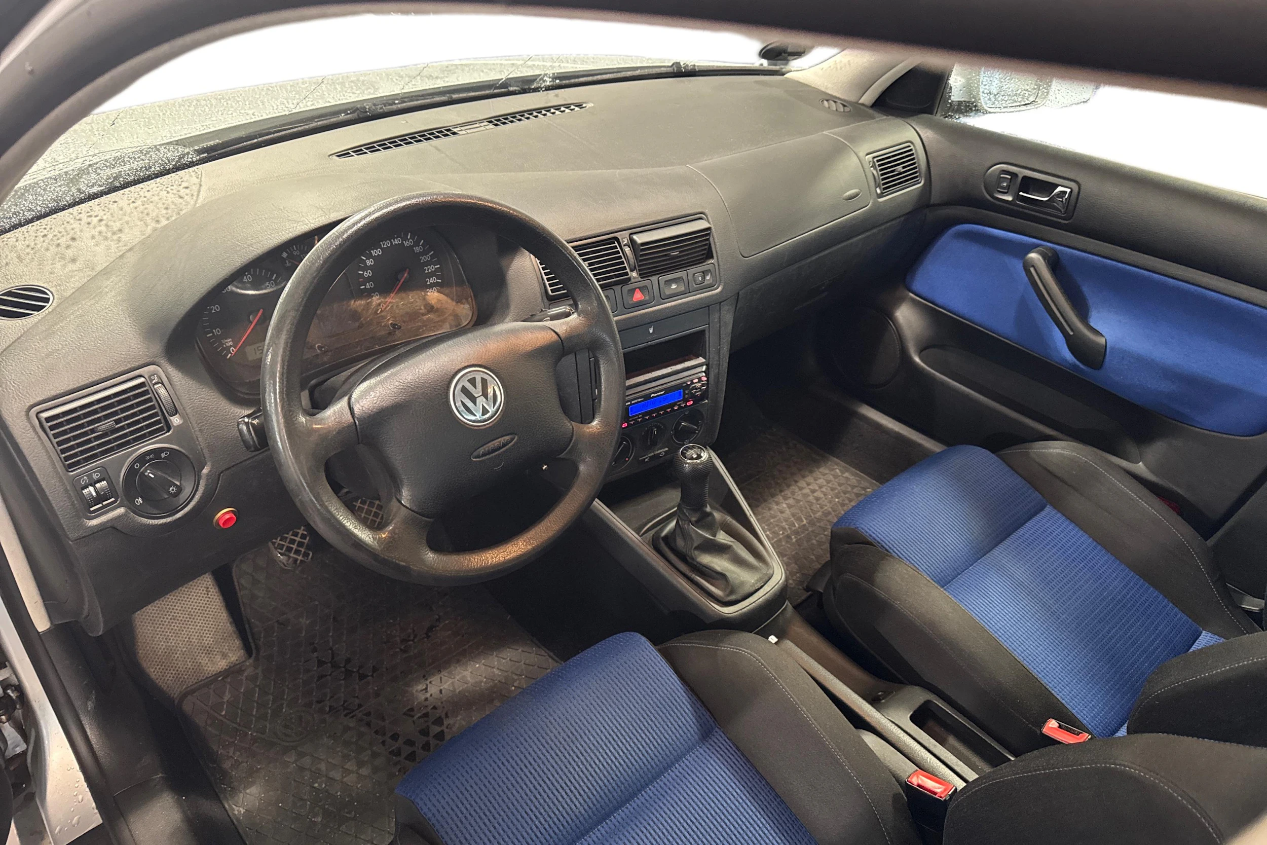 harmaa Volkswagen Golf 2003 kuva 3.