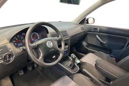 musta Volkswagen Golf 2004 kuva 6.