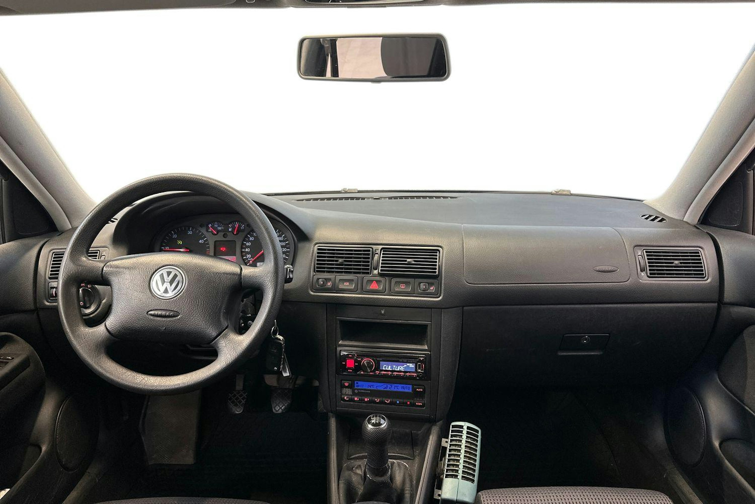 musta Volkswagen Golf 2004 kuva 7.