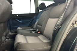 musta Volkswagen Golf 2004 kuva 8.