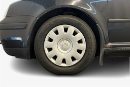 musta Volkswagen Golf 2004 kuva 9.