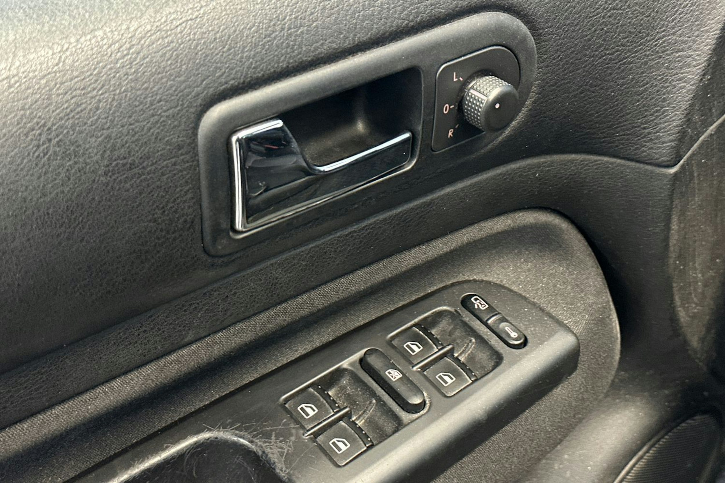 musta Volkswagen Golf 2004 kuva 14.
