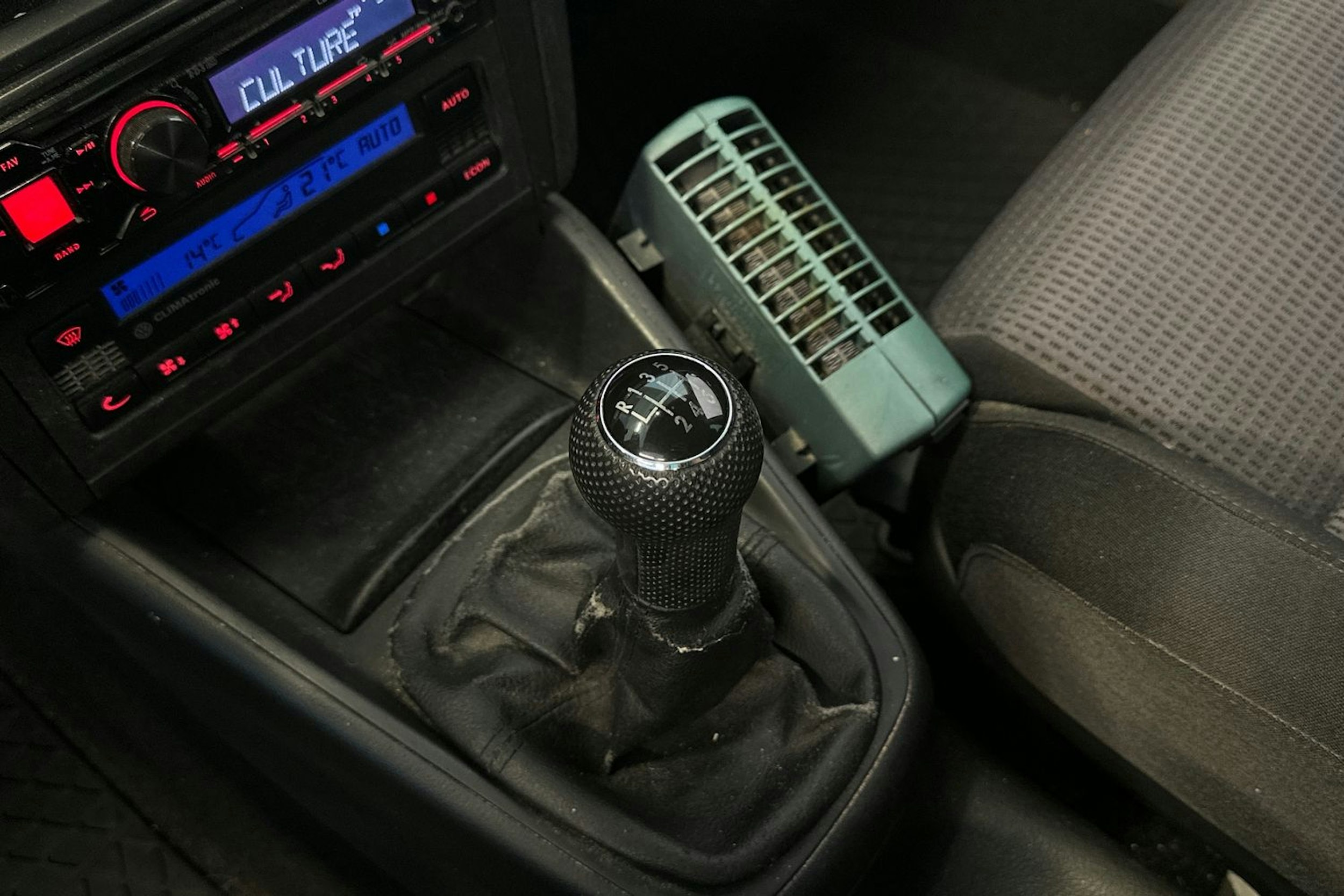 musta Volkswagen Golf 2004 kuva 17.