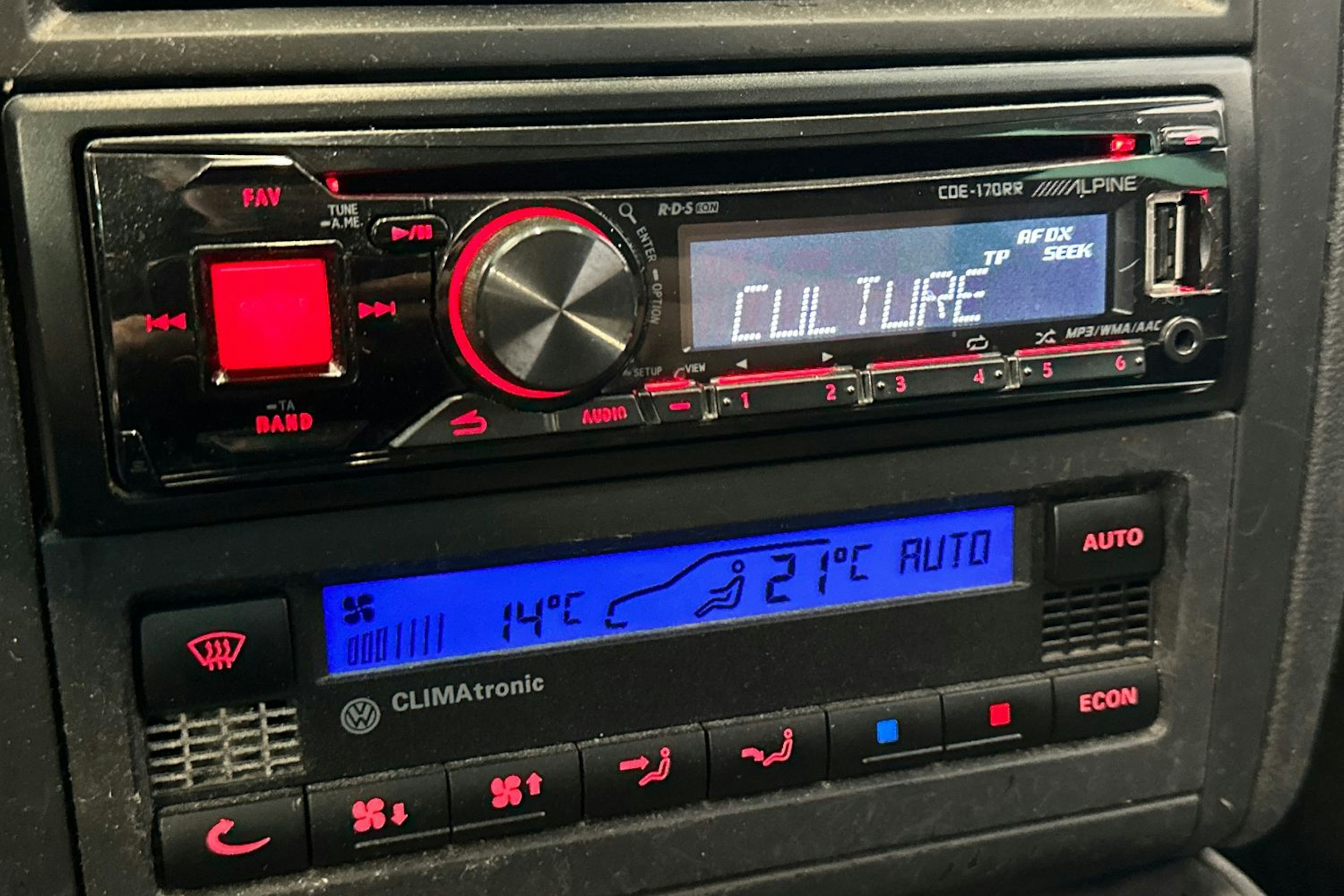 musta Volkswagen Golf 2004 kuva 18.