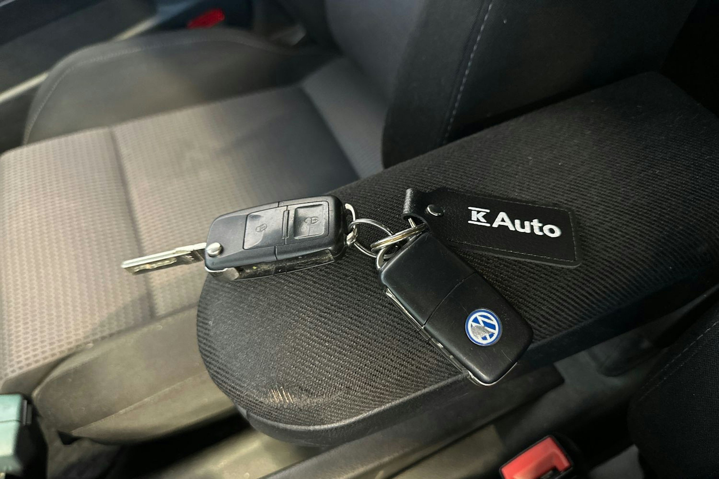 musta Volkswagen Golf 2004 kuva 21.