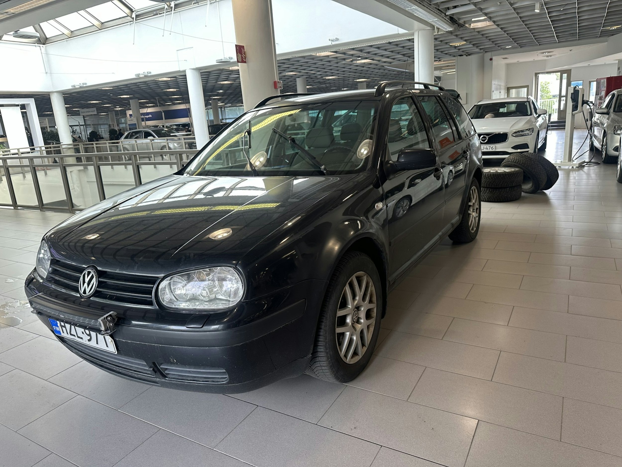 Musta Volkswagen Golf 2003 kuva 2.