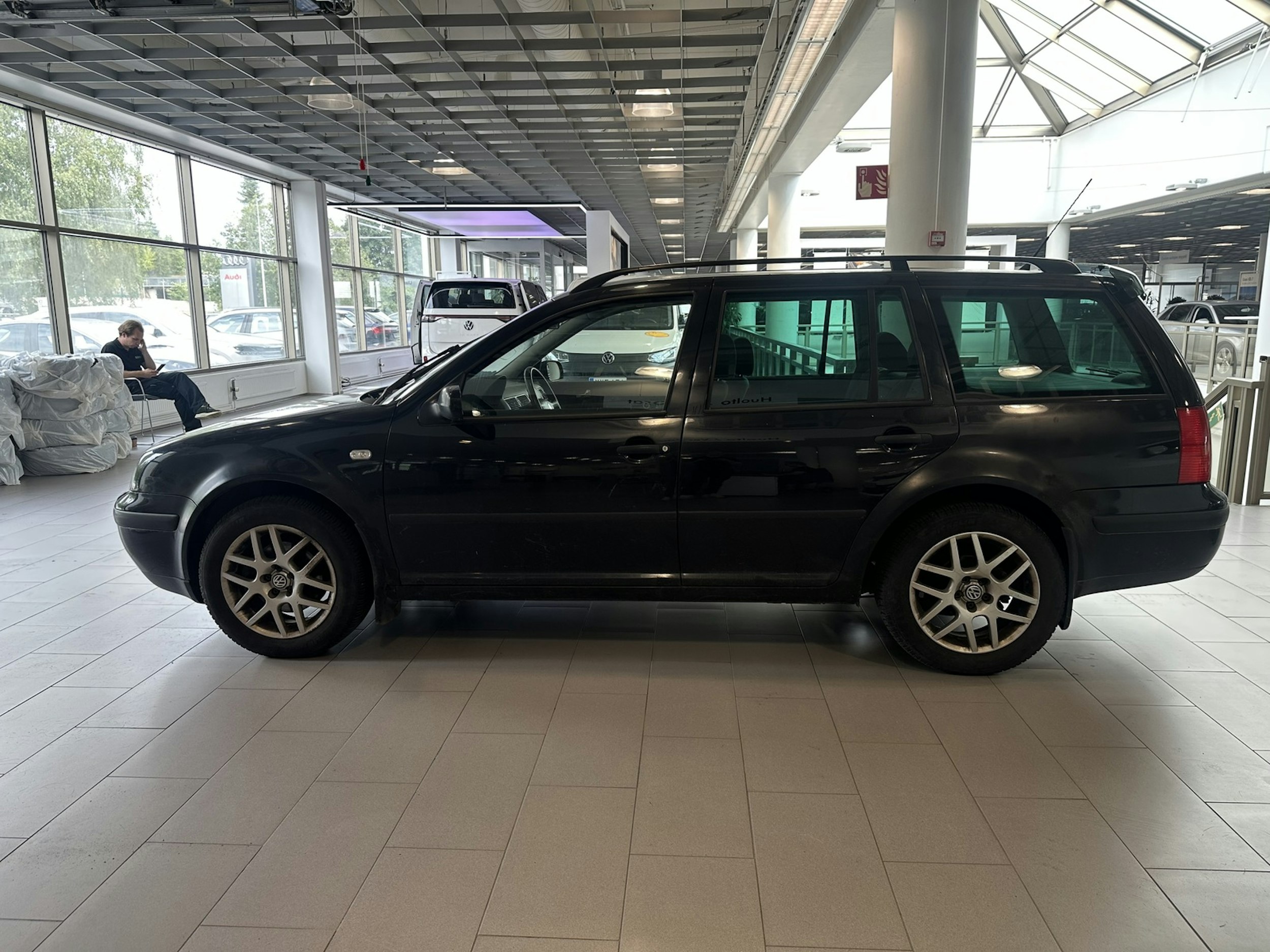 Musta Volkswagen Golf 2003 kuva 3.