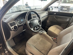 Musta Volkswagen Golf 2003 kuva 7.