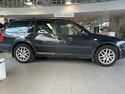 Musta Volkswagen Golf 2003 kuva 8.